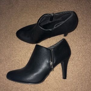 Dexflex comfort shoes size 6.5. Hardly worn